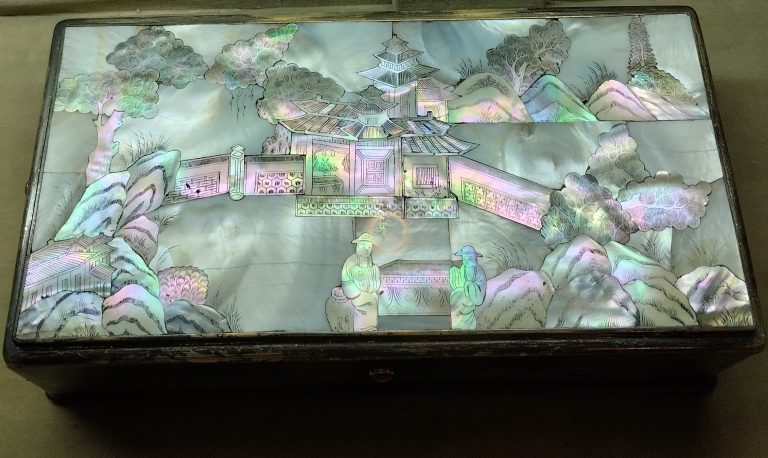 جعبه تنزئینی لاکی و صدف کاری