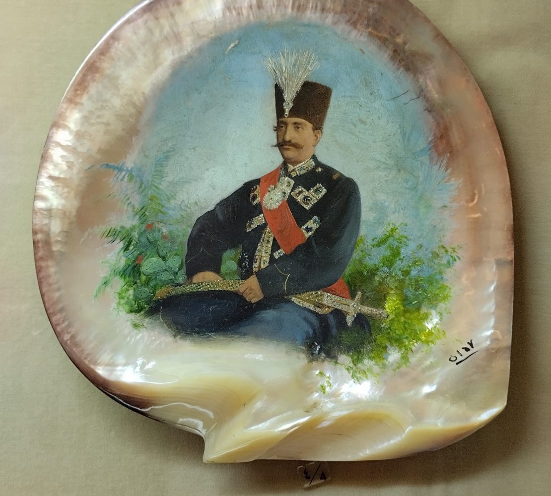 پرتره روی صدف ناصرالدین شاه