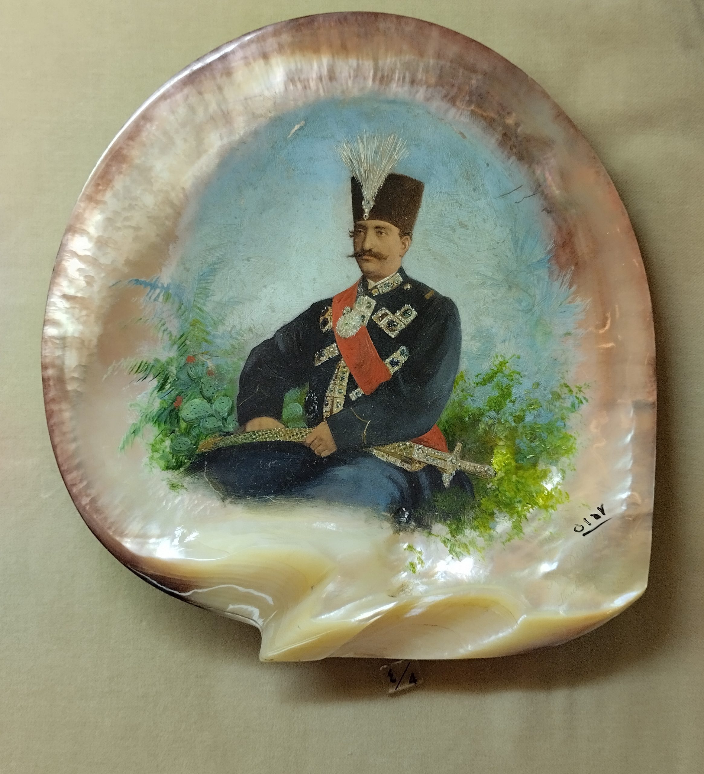 پرتره روی صدف ناصرالدین شاه