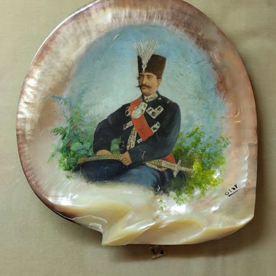پرتره روی صدف ناصرالدین شاه