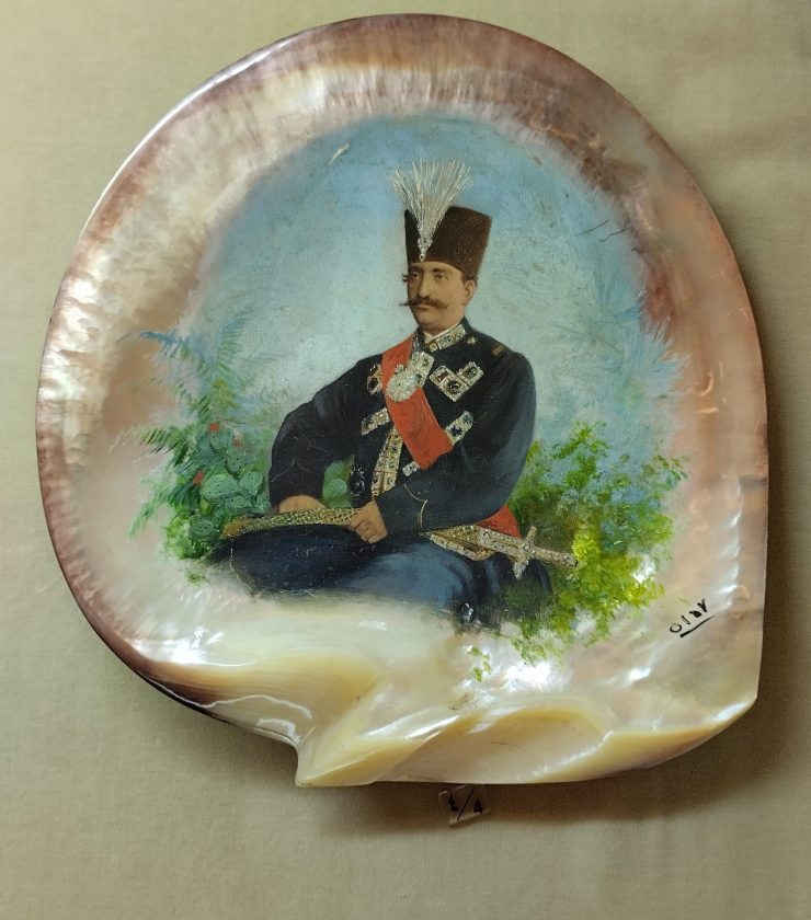 پرتره روی صدف ناصرالدین شاه