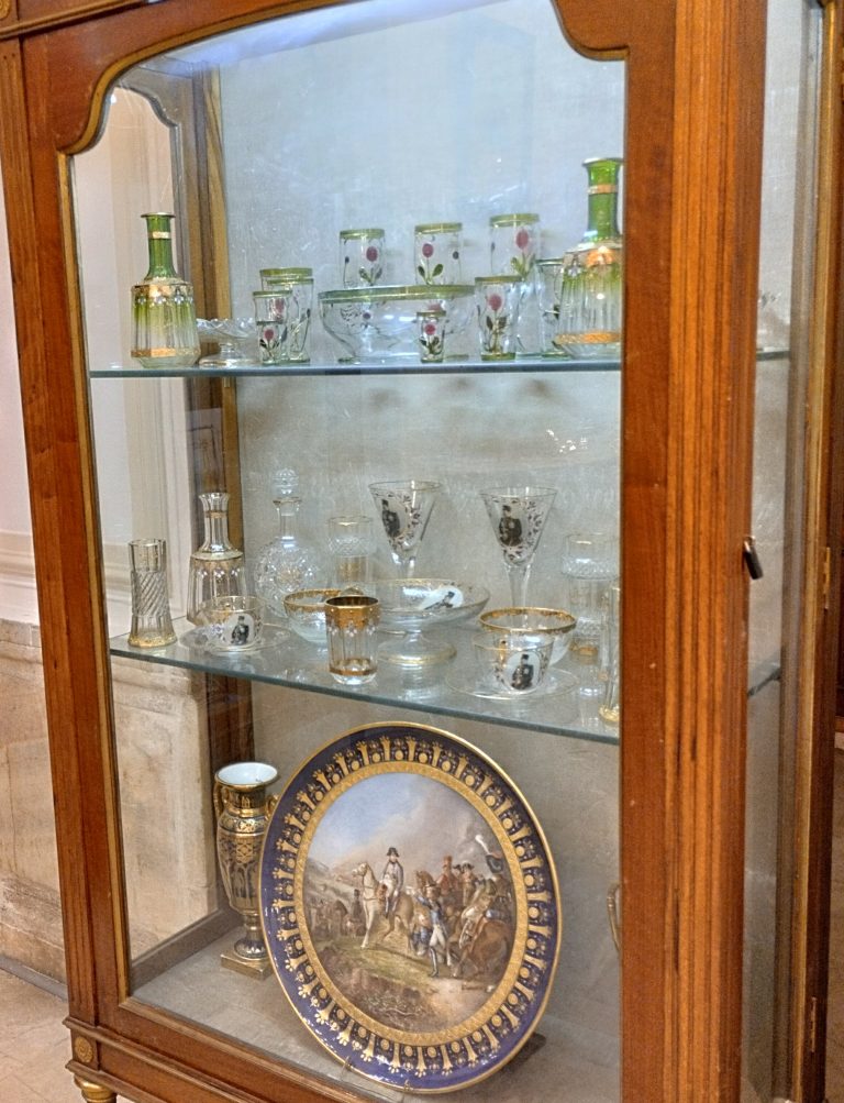 مجموعه ظروف بلور و چینی
